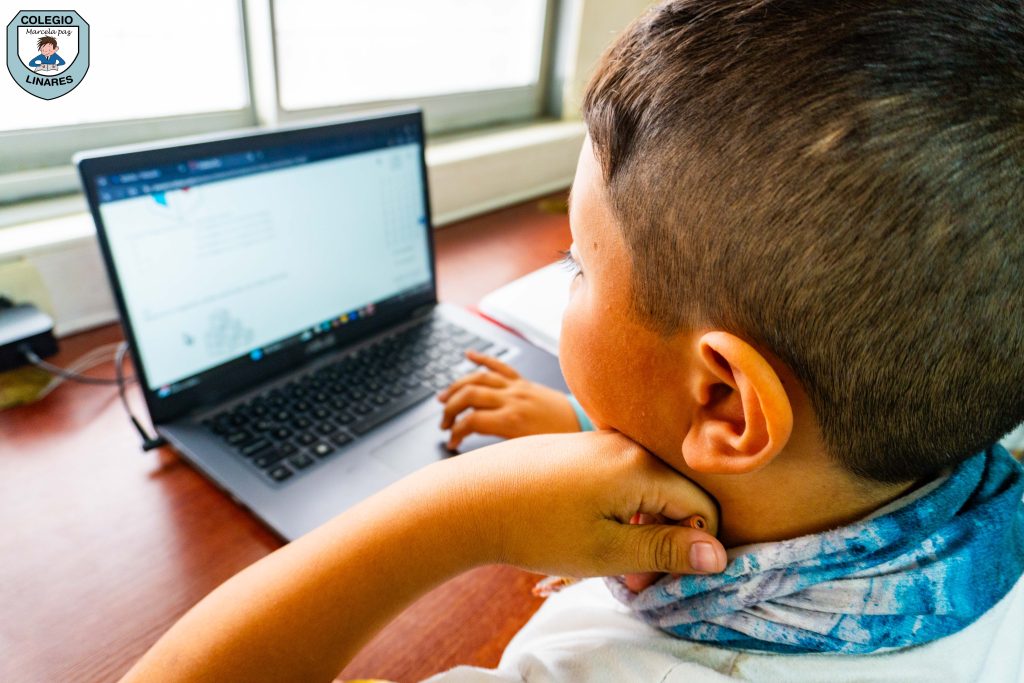 ๐๐ฎ๐๐ฌ๐ญ๐ซ๐จ๐ฌ ๐๐ฌ๐ญ๐ฎ๐๐ข๐๐ง๐ญ๐๐ฌ ๐ฌ๐ ๐ฉ๐ซ๐๐ฉ๐๐ซ๐๐ง ๐๐จ๐ง ๐๐ง๐ญ๐ฎ๐ฌ๐ข๐๐ฌ๐ฆ๐จ dsc02058